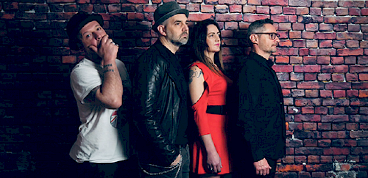 Gallery Zipper Blues - P1020178_very_low_res