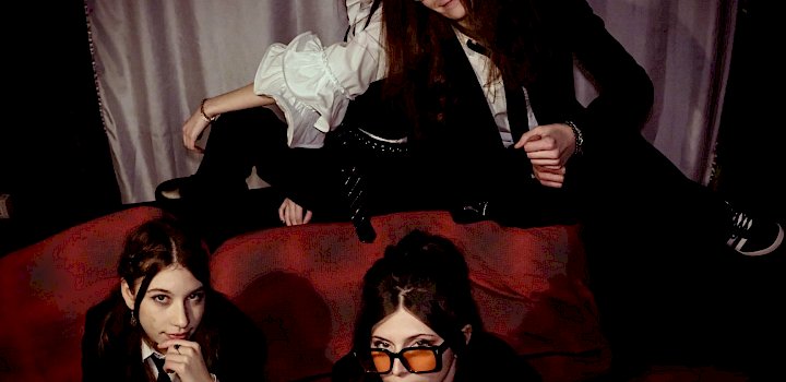 Gallery Velvet Shot - 40393eb9 C82a 4c95 842e 0d47dcae801a